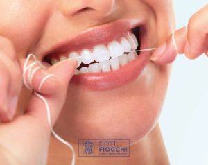 come lavare bene i denti